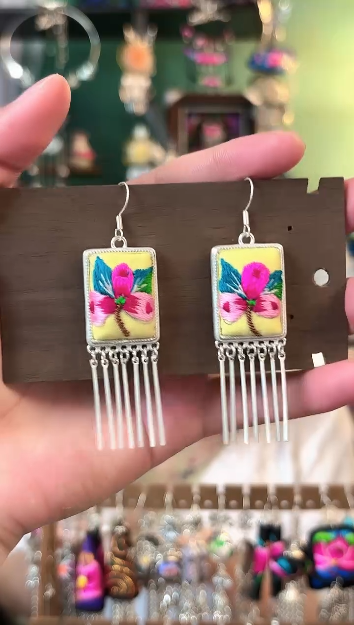 织绣彩云南阁非遗老绣饰品018