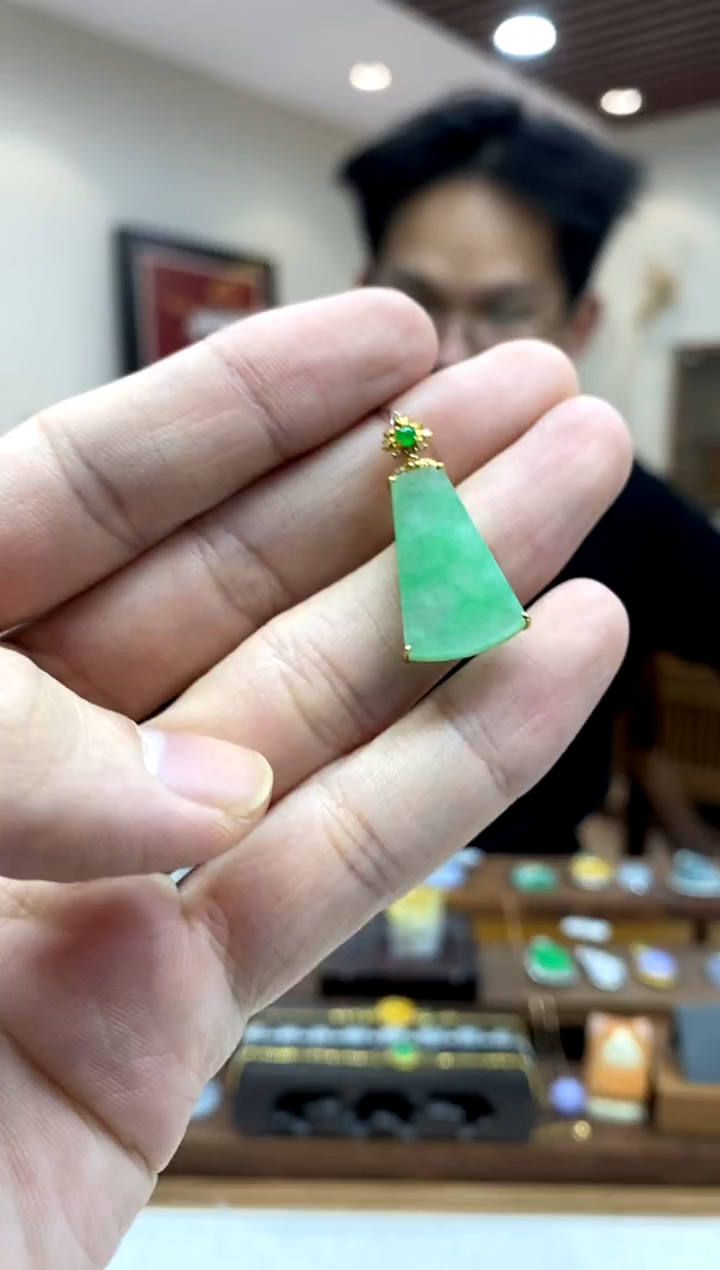 【闪购商品】翡翠颈饰18K金镶嵌无事牌