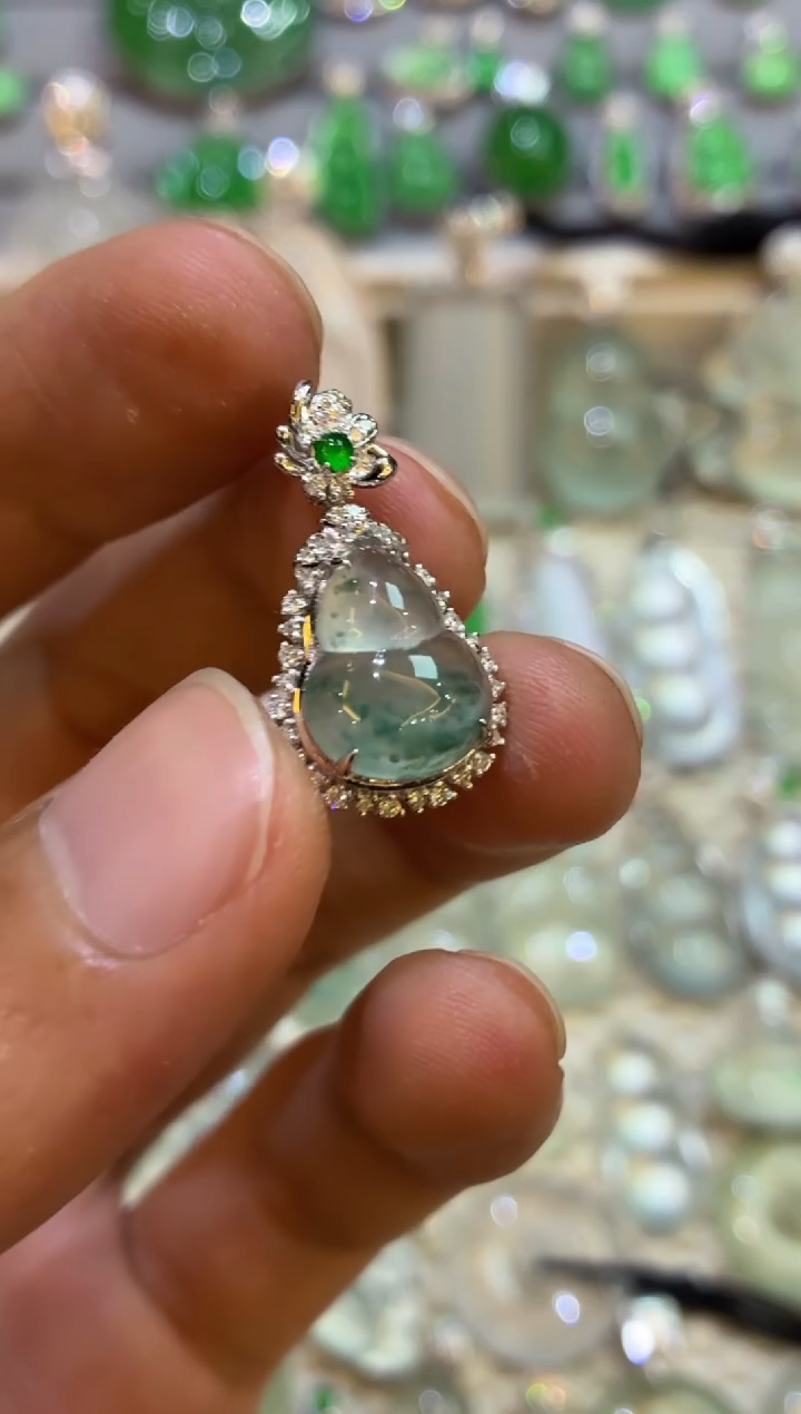 吊坠(不含链)18K金镶嵌翡翠葫芦