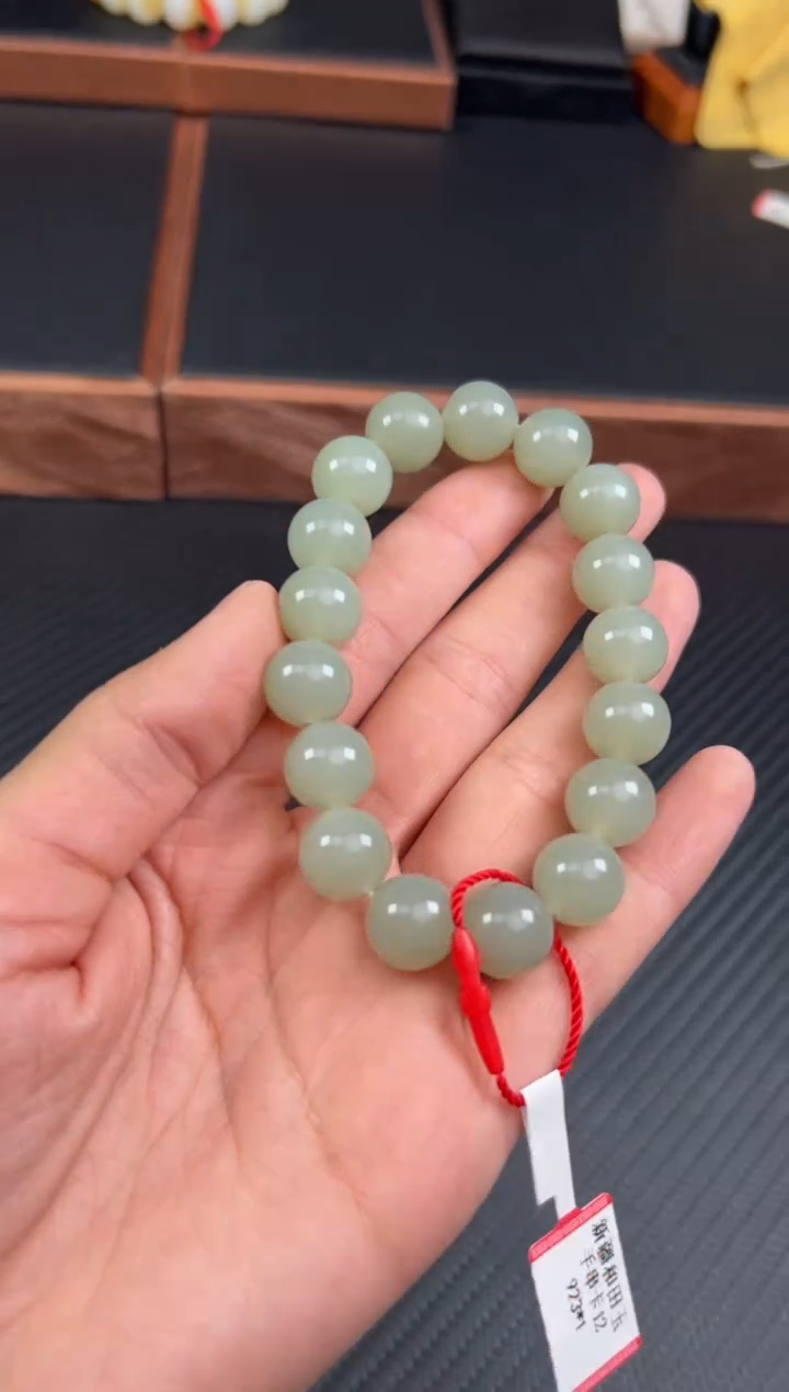 【闪购商品】和田玉手串未镶嵌且末微色差近矿卡12
