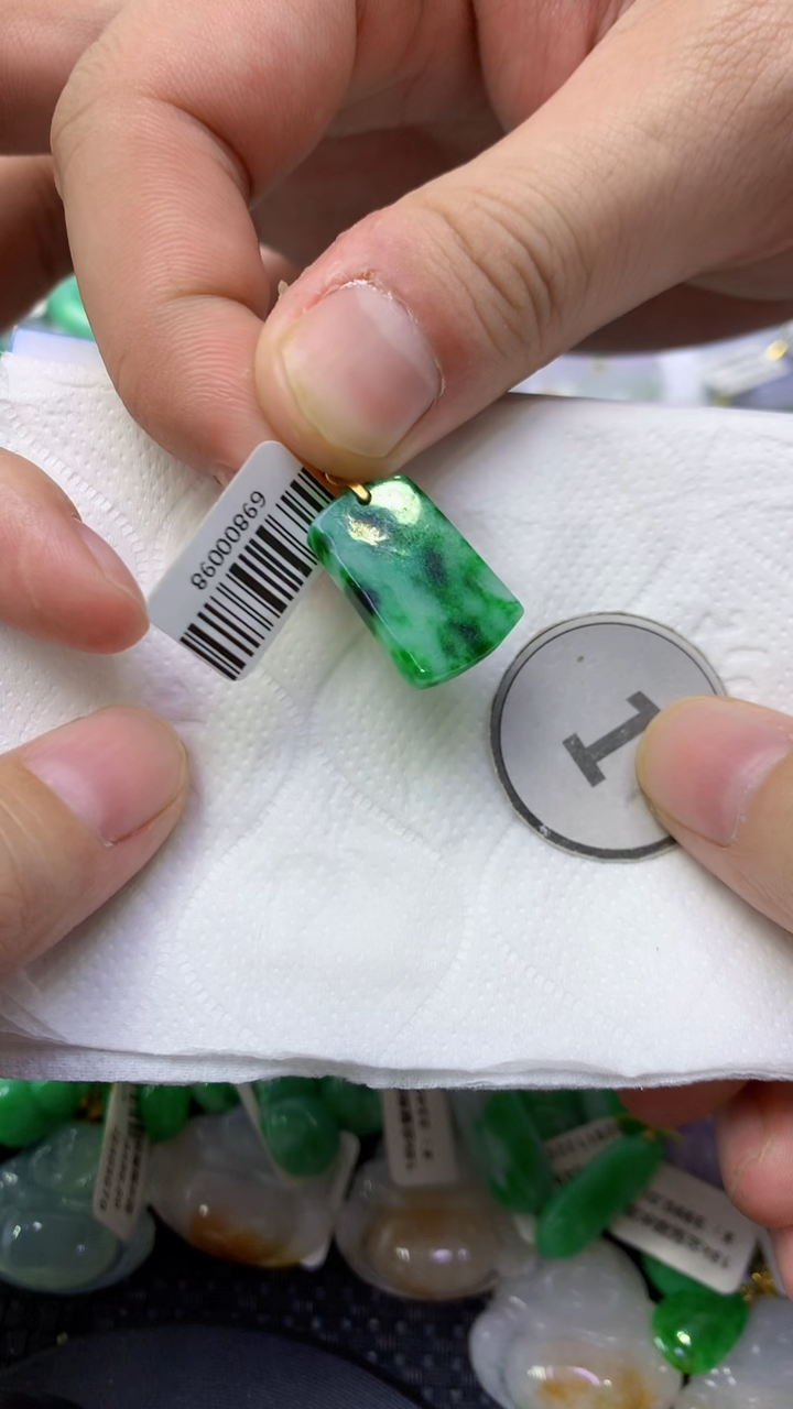 颈饰未镶嵌翡翠天然缅甸翡翠A货