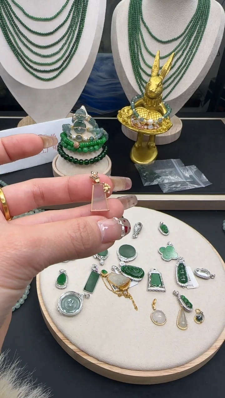 【闪购商品】翡翠吊坠(不含链)未镶嵌【海莎一口翠】翡翠挂件1