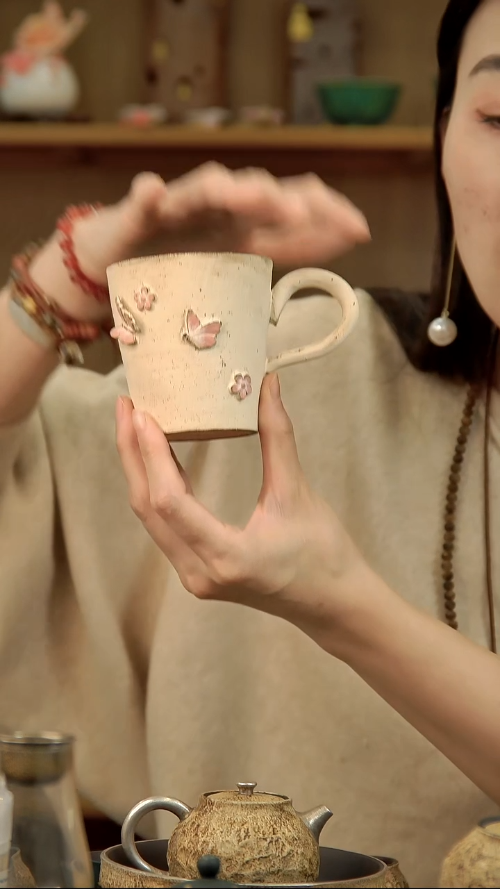 偶*言野手作 手工蝴蝶马克杯