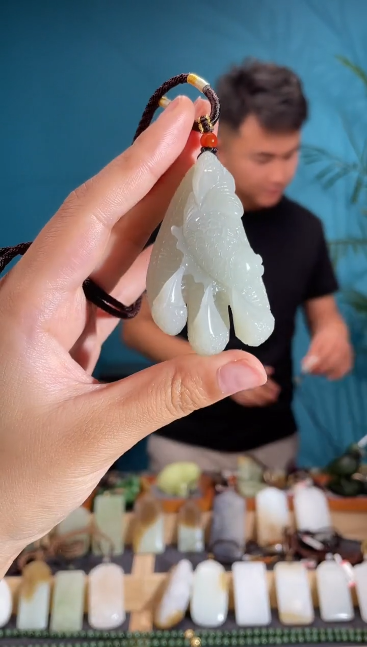和田玉未镶嵌颈饰1