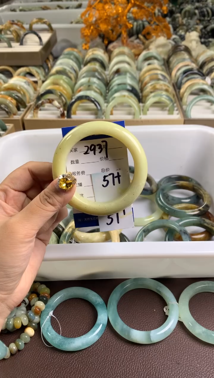 【闪购商品】蛇纹石玉手镯未镶嵌2937