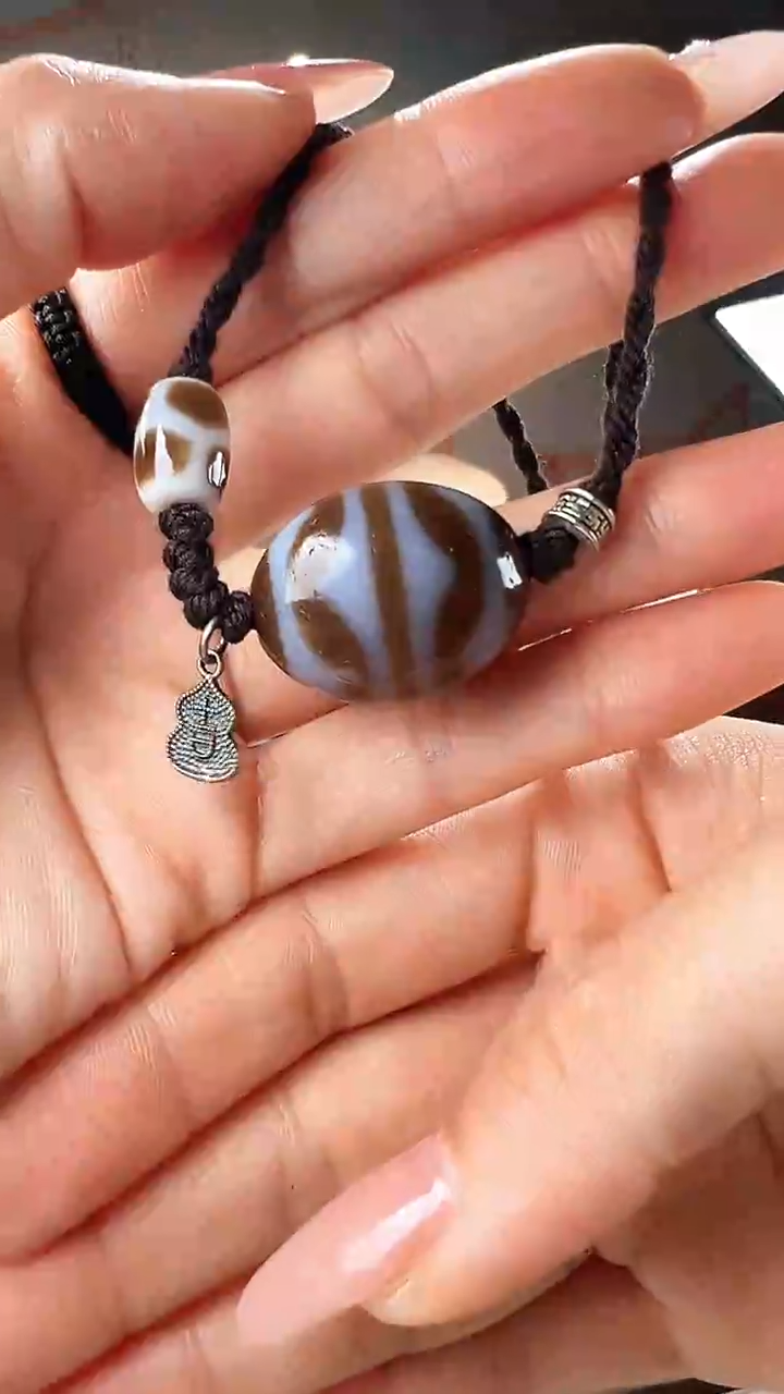 玛瑙/玉髓颈饰未镶嵌虎牙