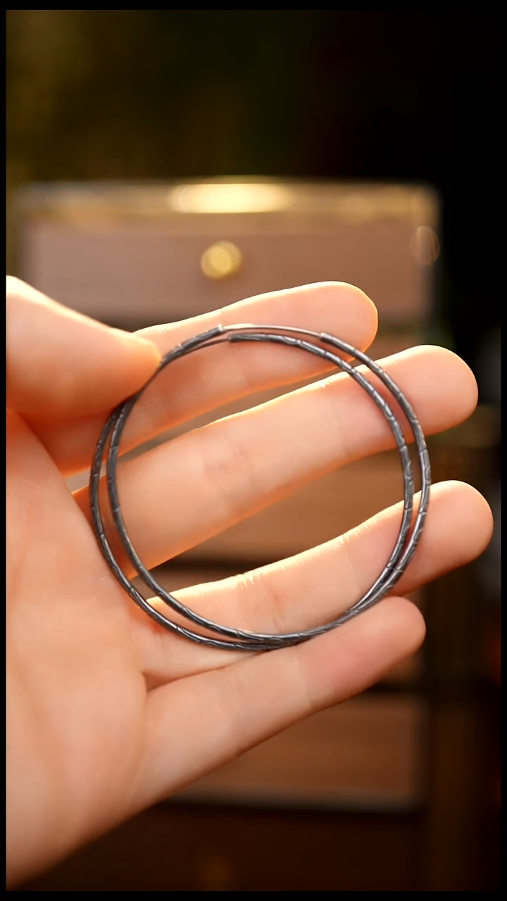 刺绣银色大圈耳饰Q9171