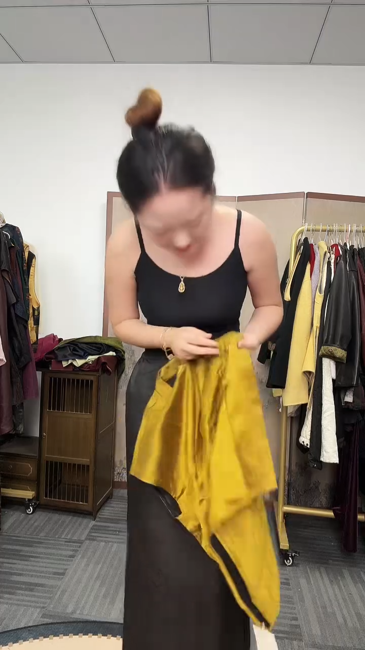 闪购100桑蚕丝金龟缎上衣