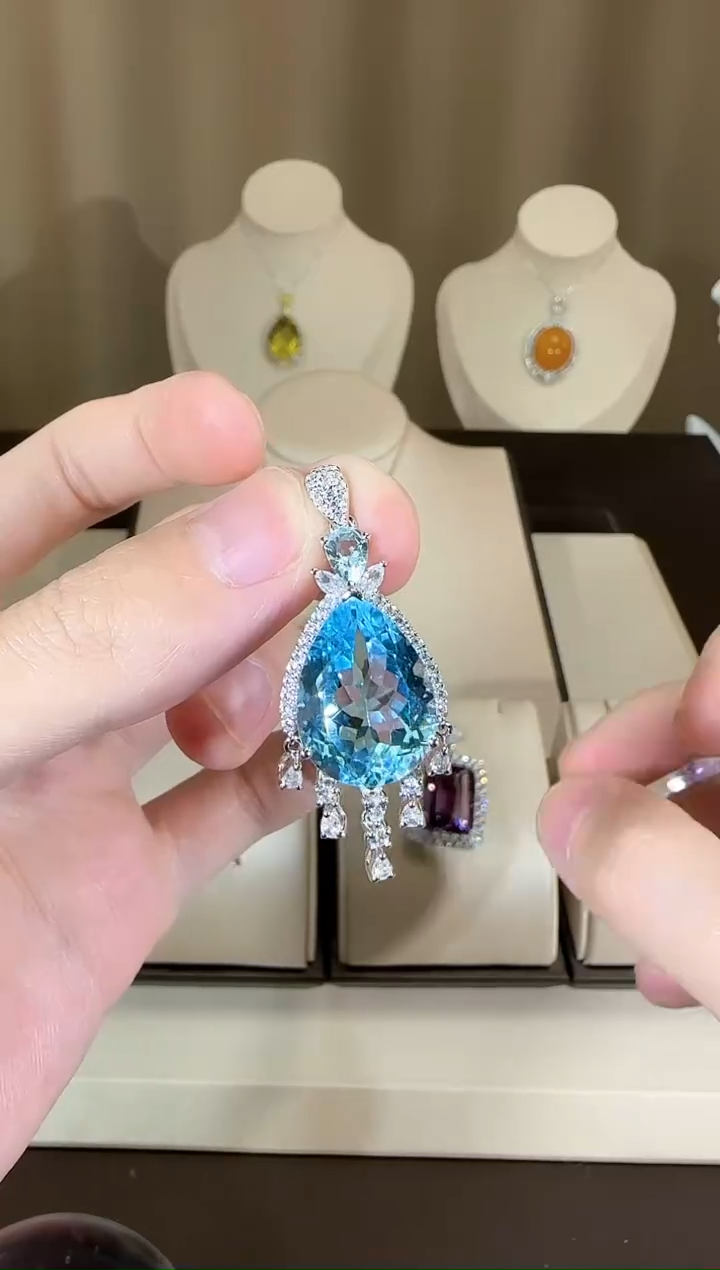 【闪购商品】托帕石颈饰银S925镶嵌13*18mm