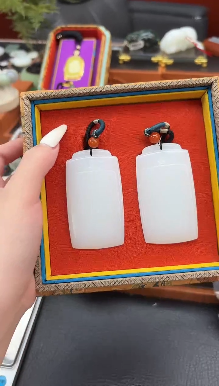 吊坠(不含链)未镶嵌和田玉董小姐推荐 多样性发货 拍一发一