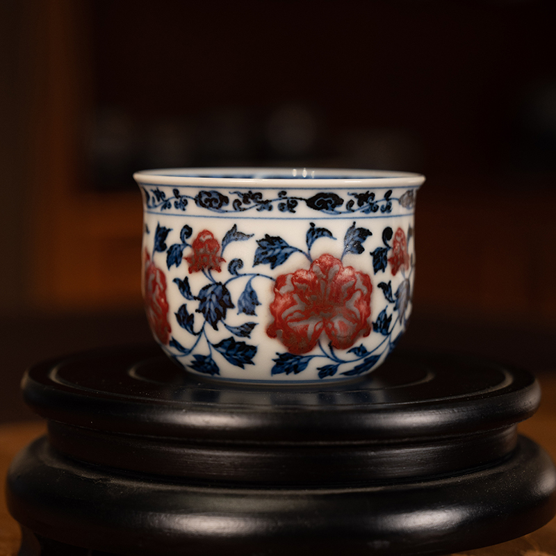 【央广非遗】古官青花釉里红缠枝牡丹纹墩墩杯