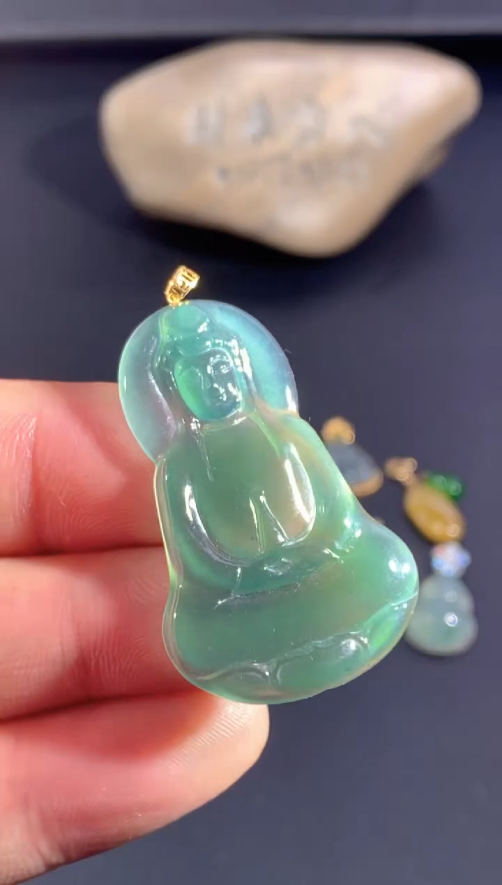 颈饰18K金镶嵌翡翠   