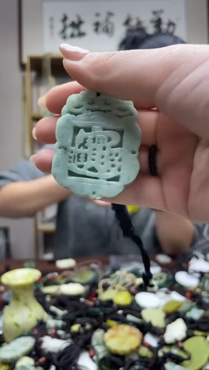 未镶嵌岫玉吊坠·