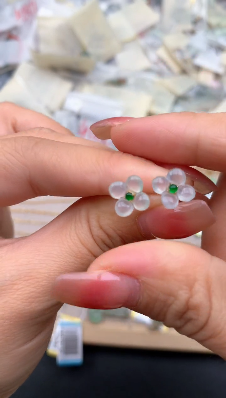 18K金镶嵌挂件翡翠1