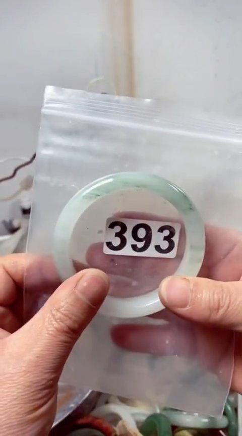 【闪购商品】石英质玉手镯未镶嵌60+393亏钱福利有包容介意勿拍