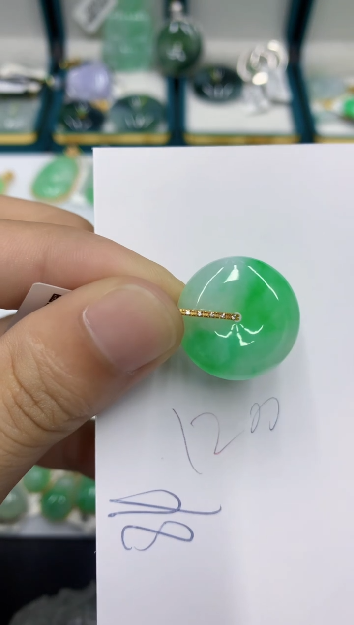 翡翠18K金镶嵌颈饰翡翠