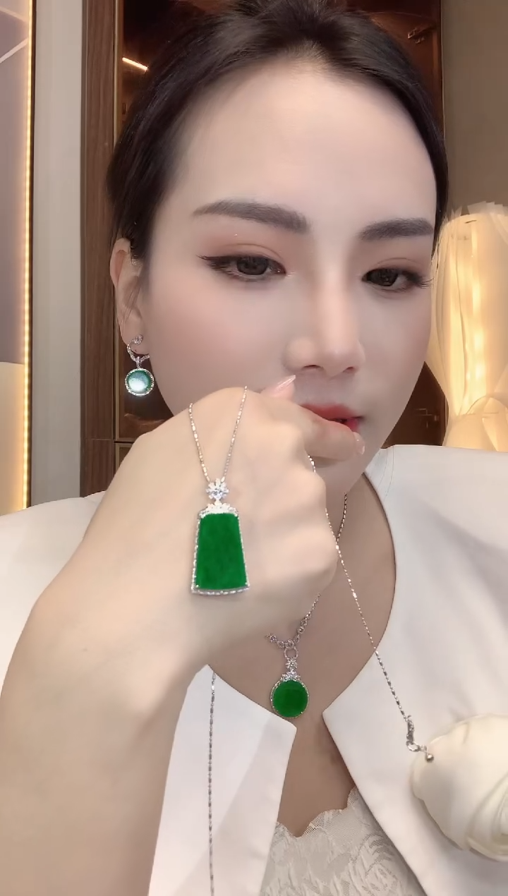 【闪购商品】翡翠18K金镶嵌吊坠(不含链)A42 多样性发货一件