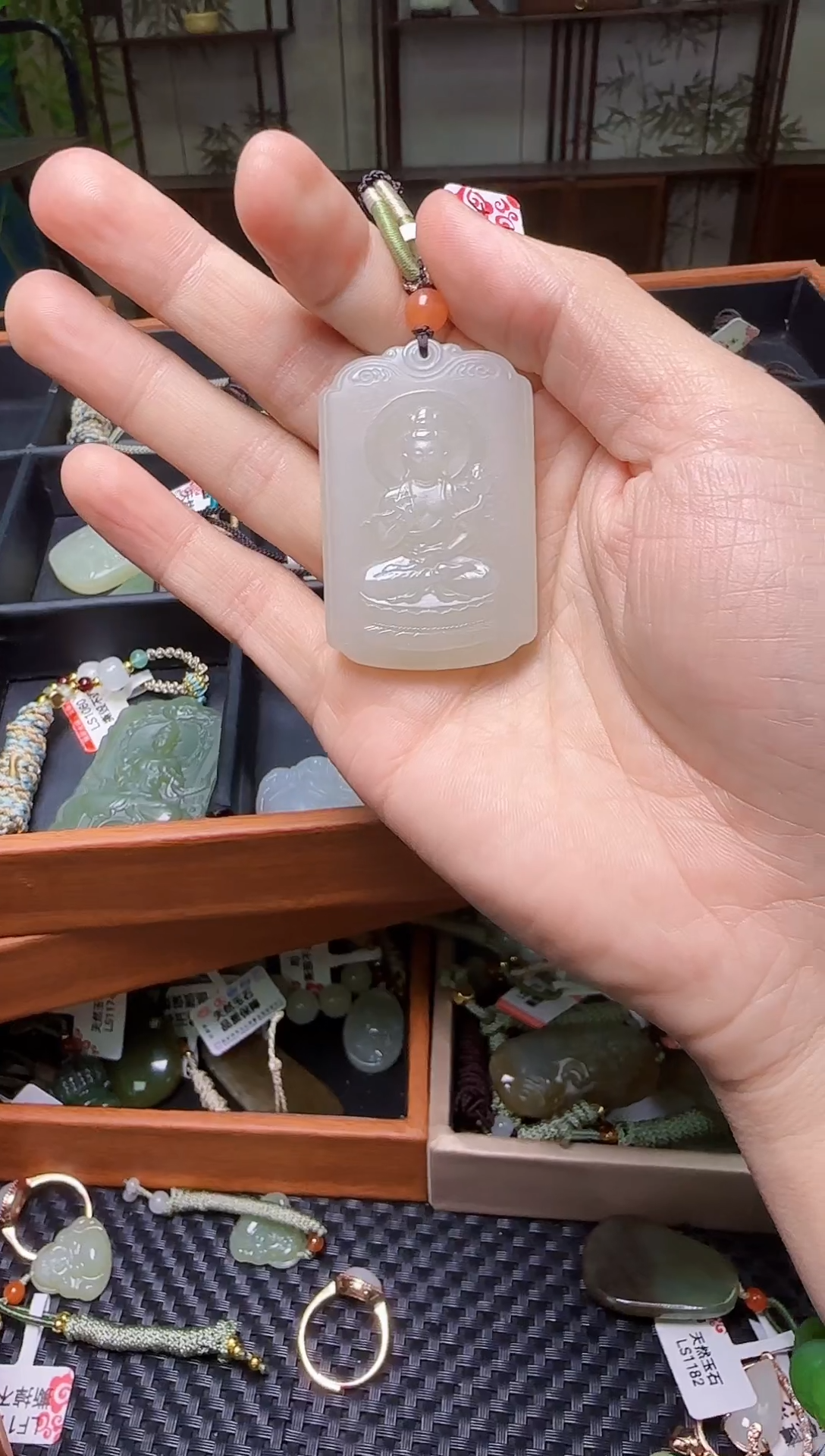 颈饰未镶嵌和田玉1