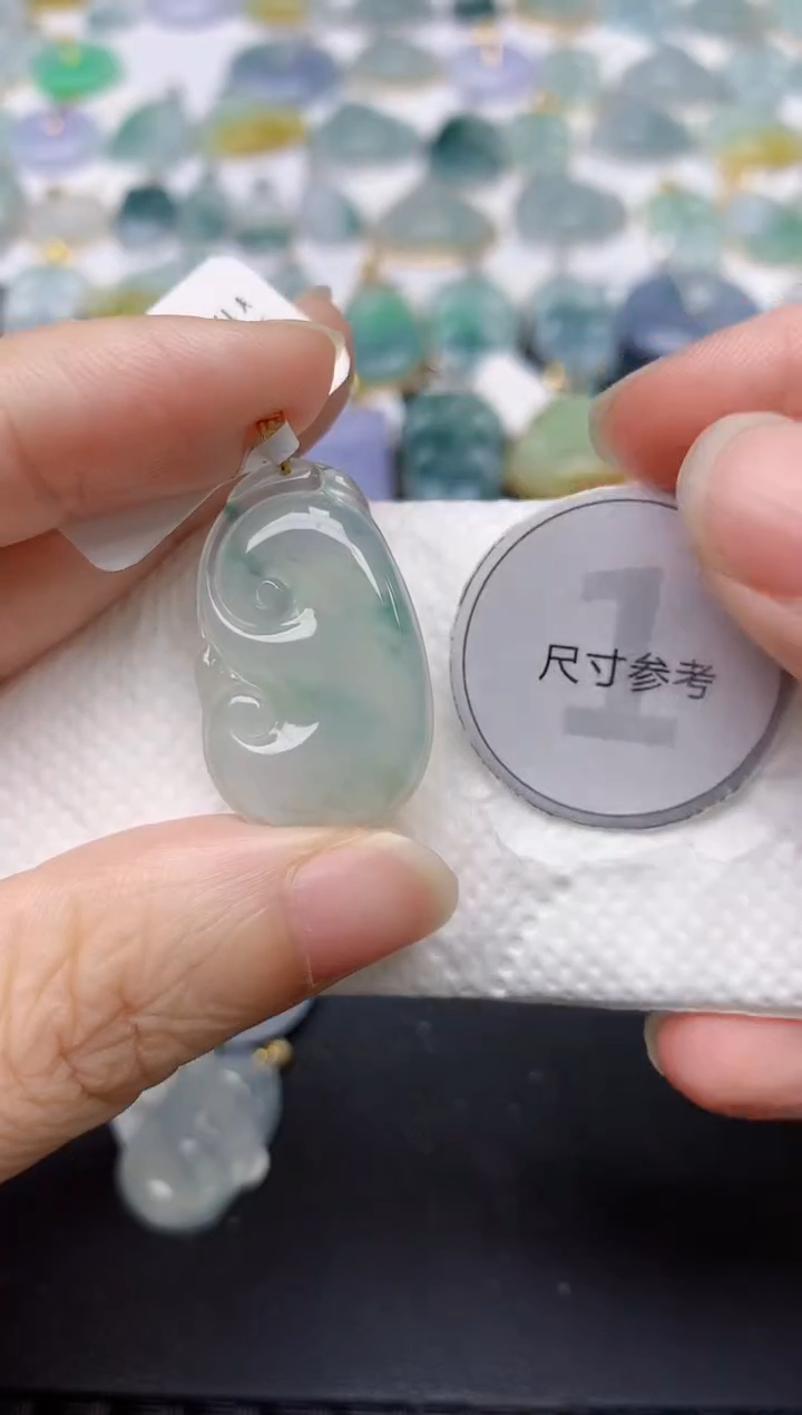 翡翠18K金镶嵌颈饰天然缅甸A货翡翠