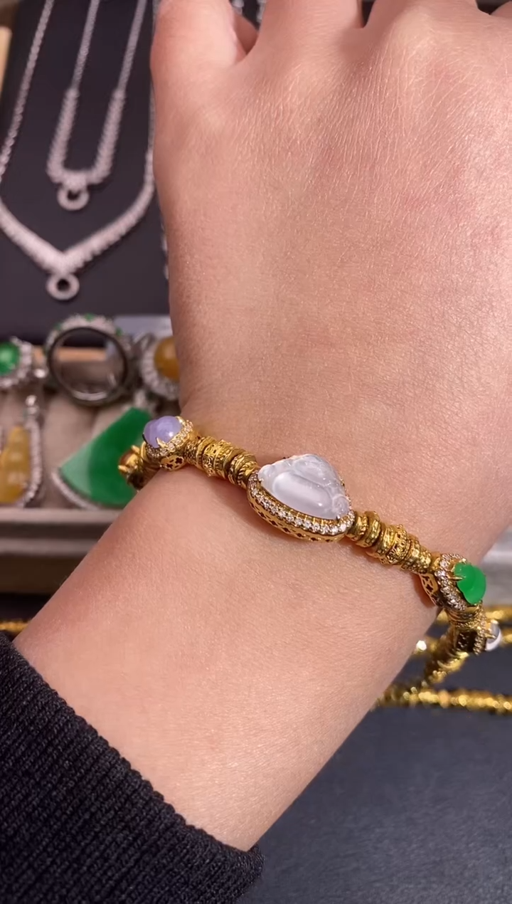 颈饰18K金镶嵌翡翠盘缠