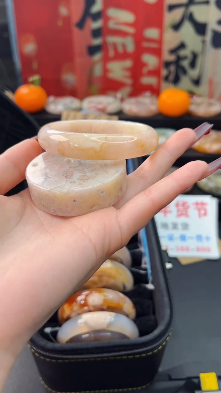 【闪购商品】石英质玉手镯未镶嵌赠送镯心（54圈口）