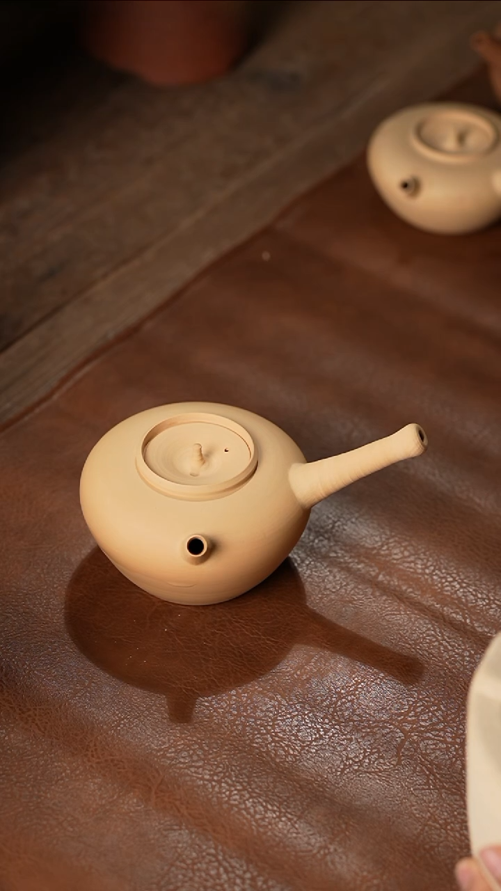 028纯手工侧把壶500cc