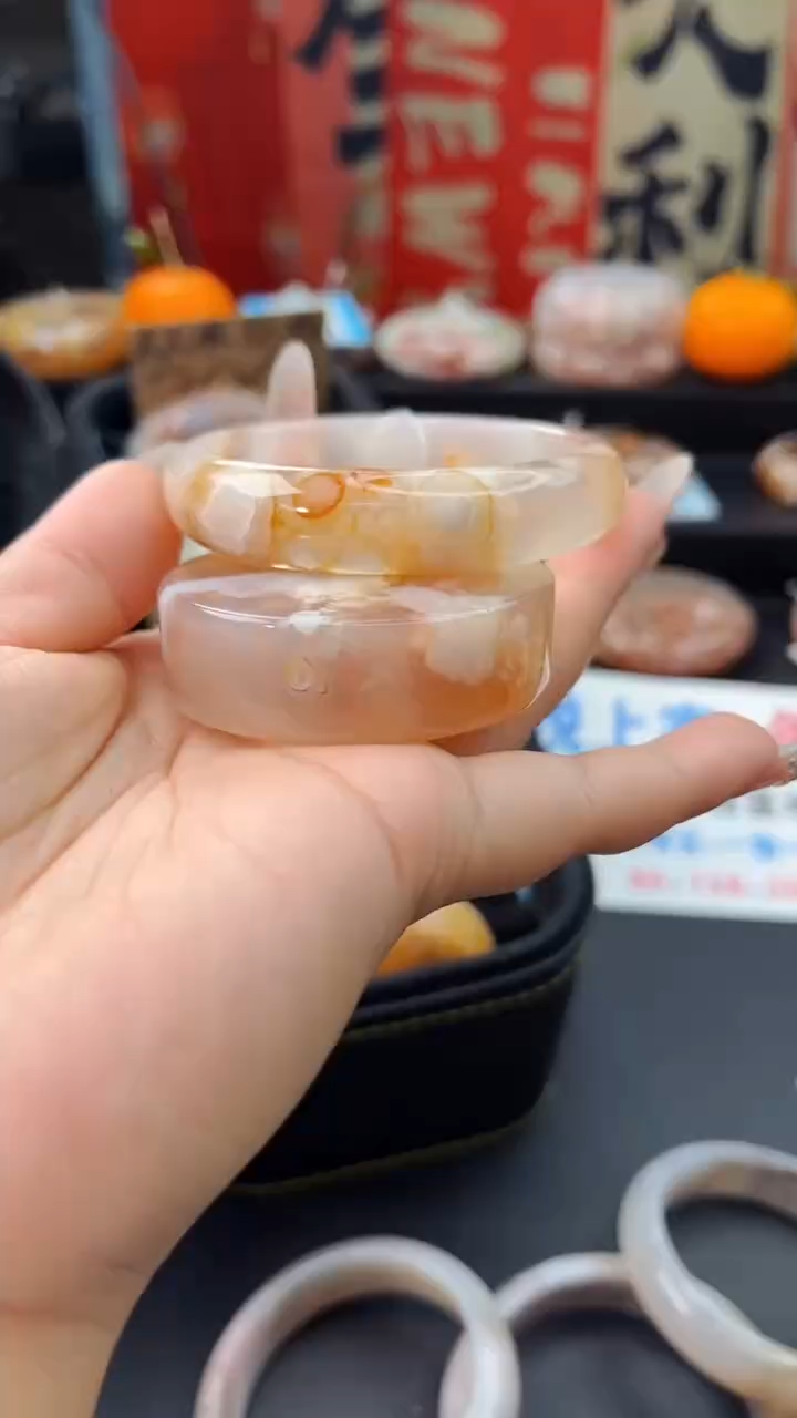 【闪购商品】石英质玉手镯未镶嵌赠送镯心（56圈口）