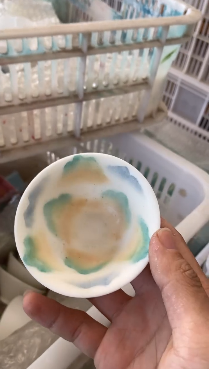 无运费险有瑕疵的摄影的产品有使用过的痕迹有点脏介意勿拍杯