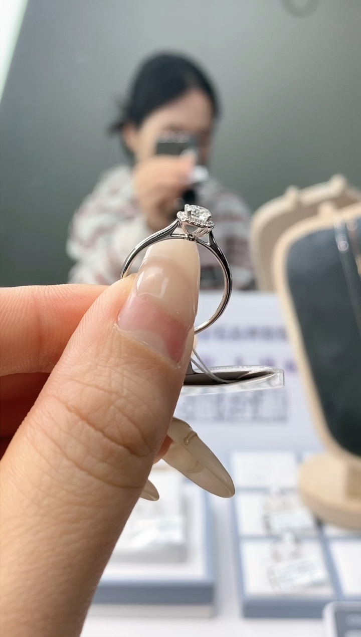 【闪购商品】钻石戒指/指环18K金镶嵌天然钻石仅此一件