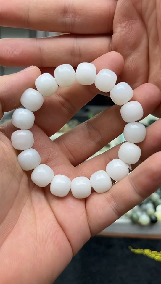 未镶嵌手串和田玉新疆黑山料白玉13有包容