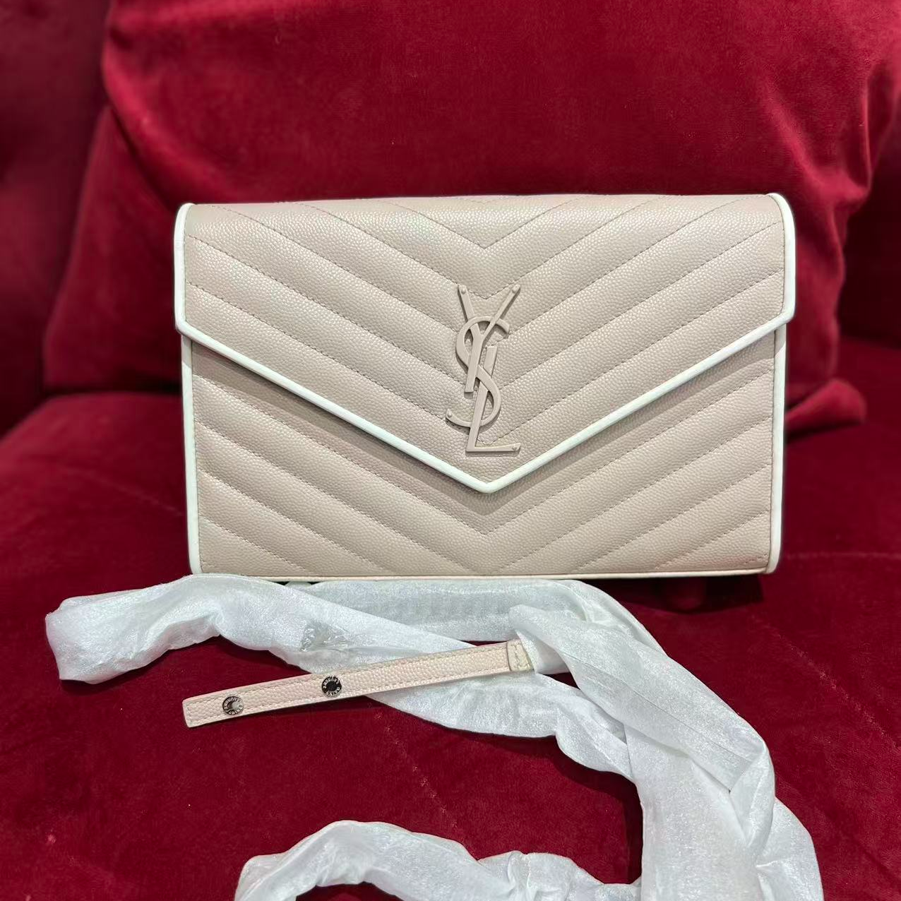 95新 YSL/圣罗兰 YSL V纹单肩斜挎包A1662