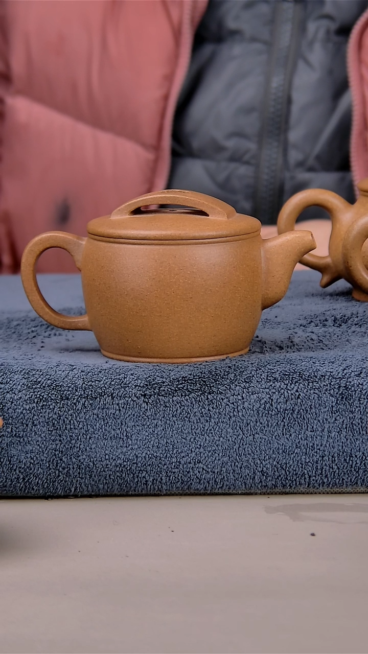 【闪购商品】紫砂茶壶170汉娃 梨皮黄段