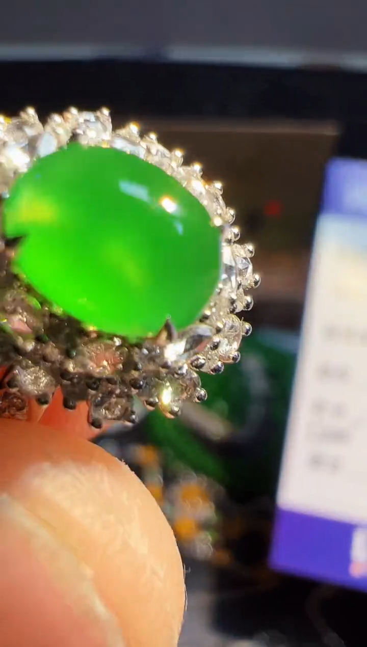 【闪购商品】翡翠戒指18K金镶嵌翡翠回流