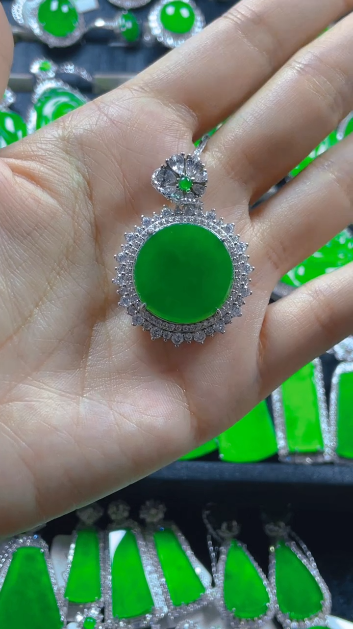 颈饰银S925镶嵌翡翠K****.11