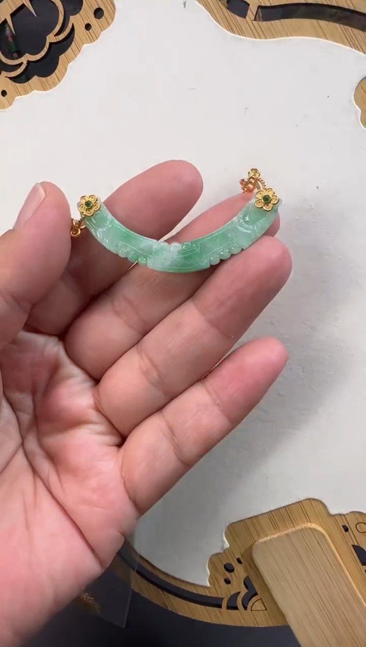 【闪购商品】翡翠颈饰未镶嵌牌子