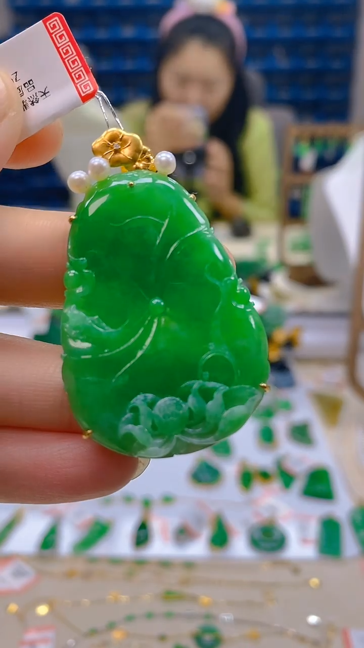 颈饰18K金镶嵌翡翠新号开播 全场乱卖