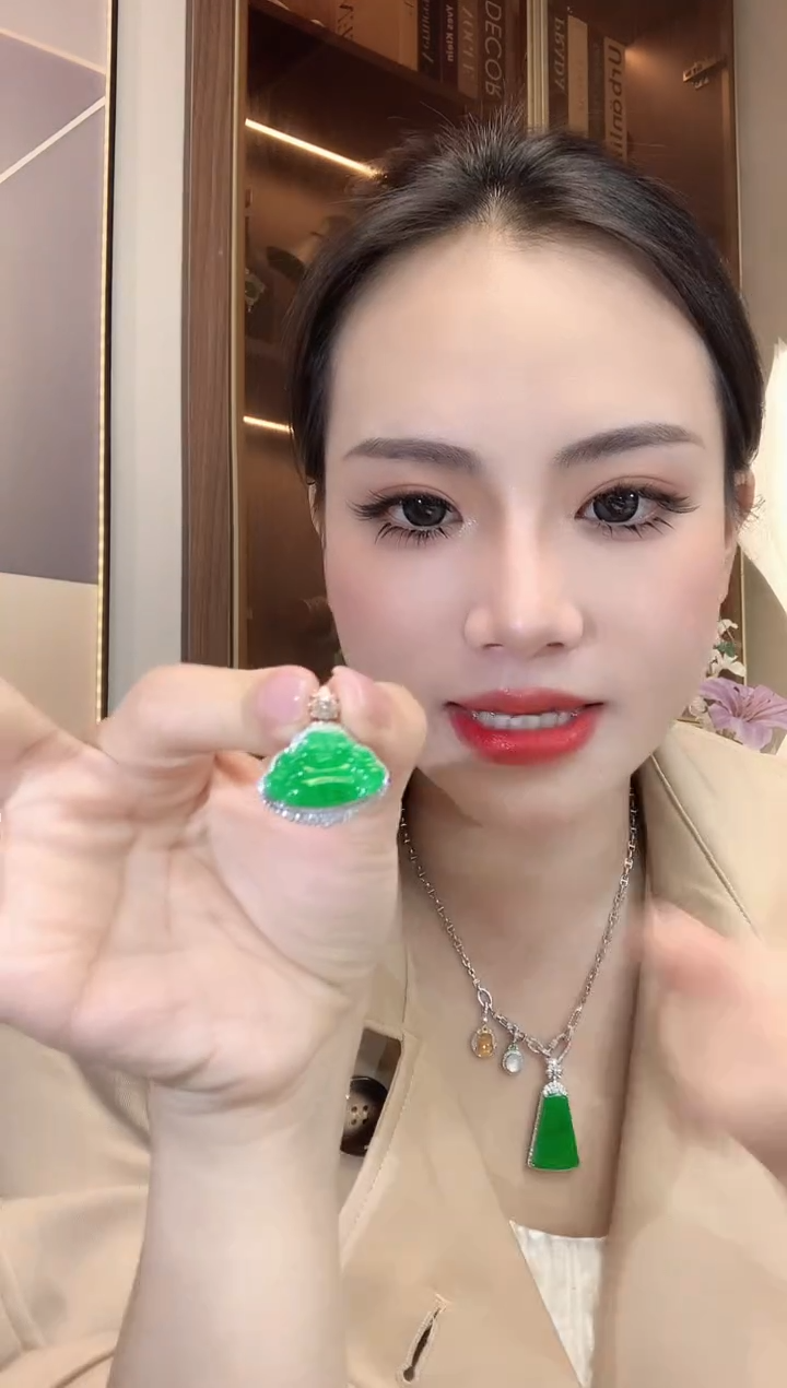 【闪购商品】翡翠吊坠(不含链)18K金镶嵌A42