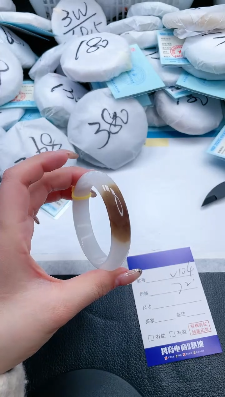 【闪购商品】石英质玉手镯未镶嵌16V104-55