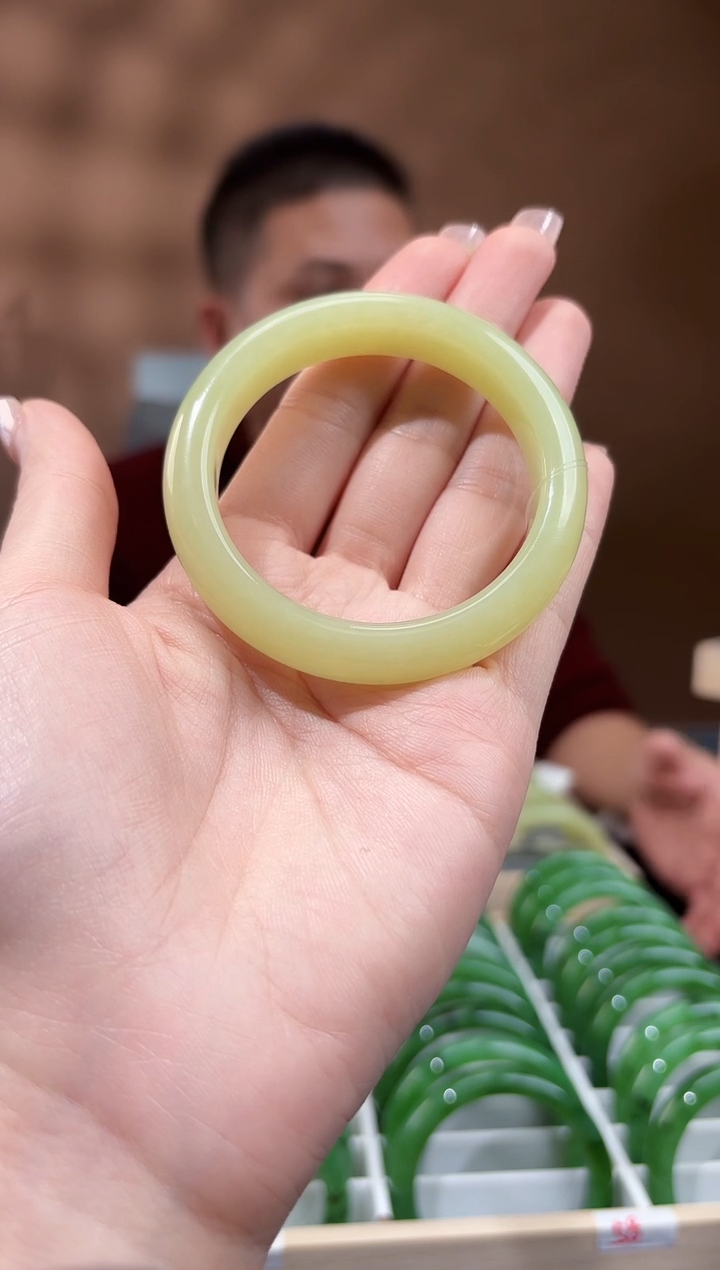 未镶嵌手镯和田玉和田玉54m黄玉手镯多样性发一