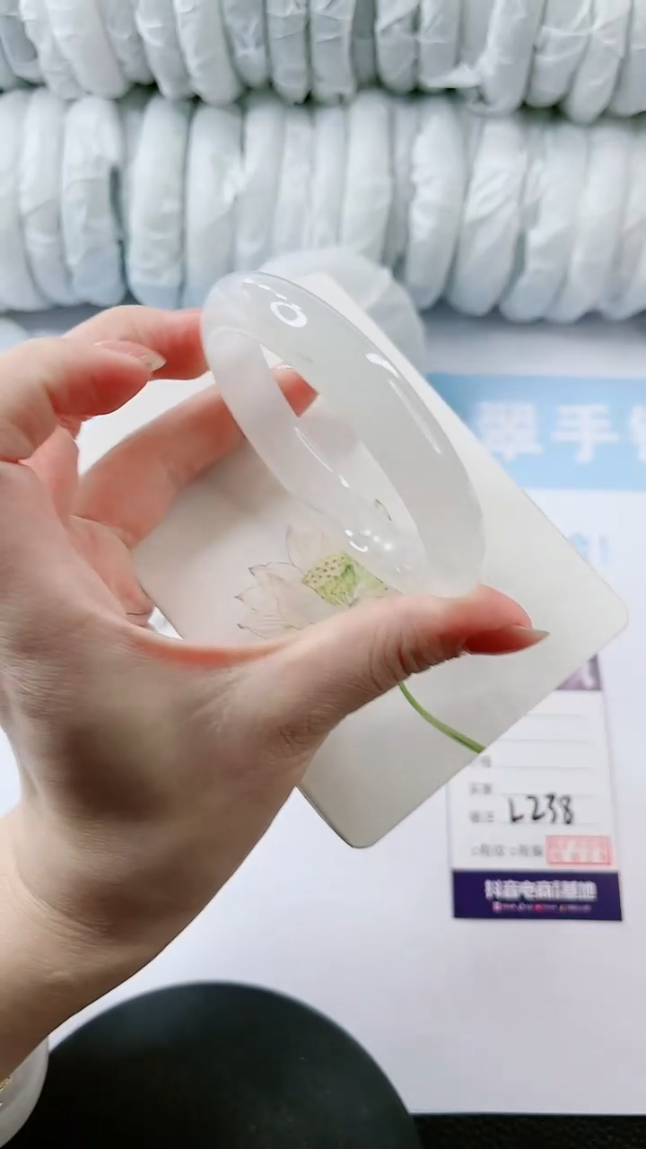 【闪购商品】石英质玉手镯未镶嵌多样性发货L238