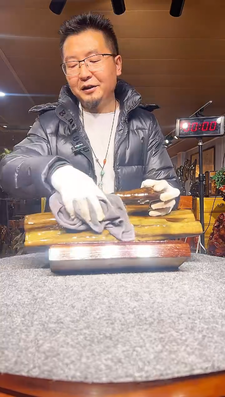 金丝楠布*哥金丝楠木摆件