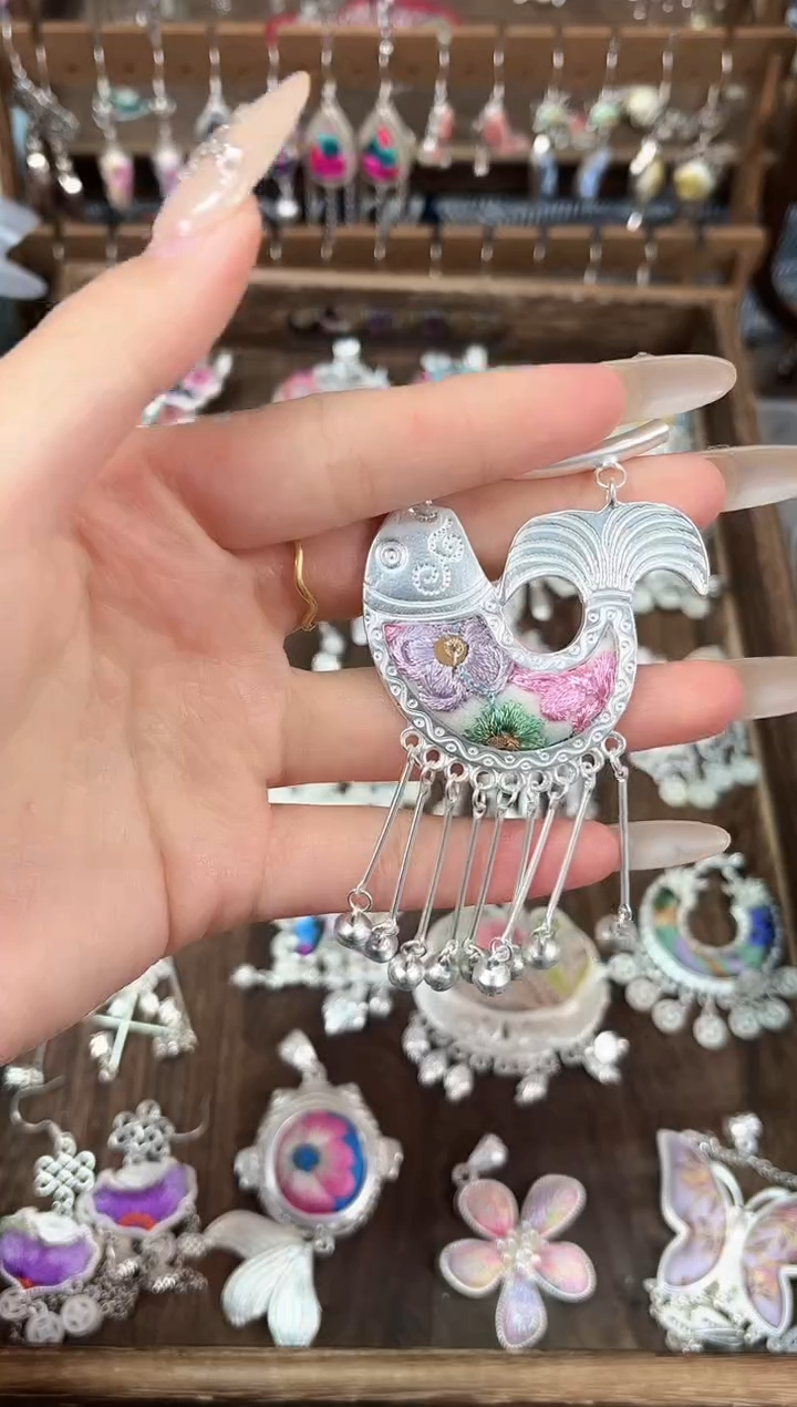 织绣民族风非遗老绣苗银饰品500