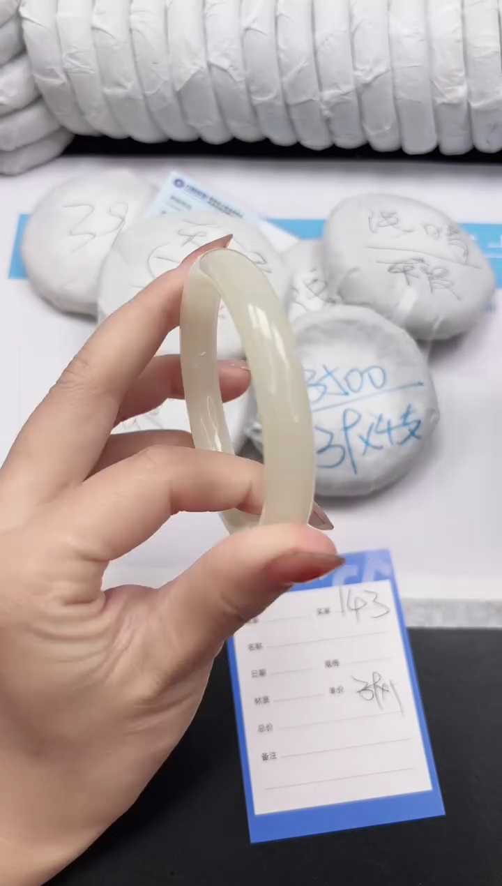 未镶嵌手镯石英质玉143-58.5FMSYT