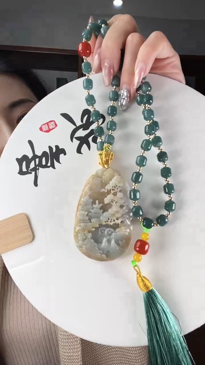 【闪购商品】翡翠颈饰未镶嵌山水