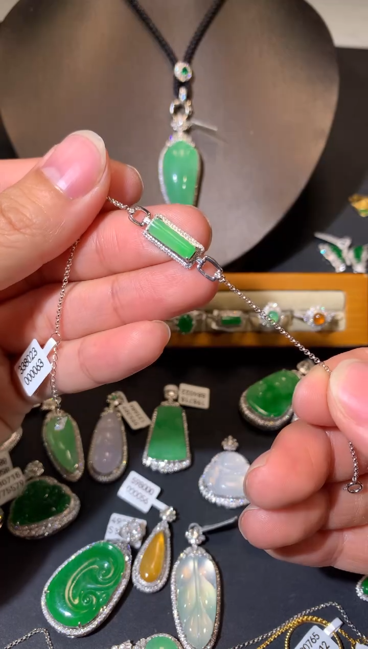 【闪购商品】翡翠吊坠(不含链)18K金镶嵌手链
