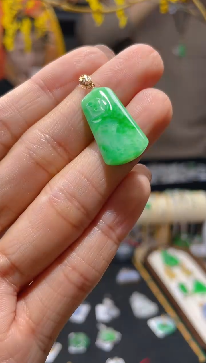 【闪购商品】翡翠颈饰18K金镶嵌假一赔三