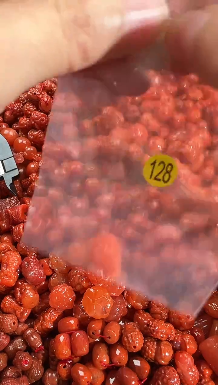 颈饰未镶嵌南红玛瑙1