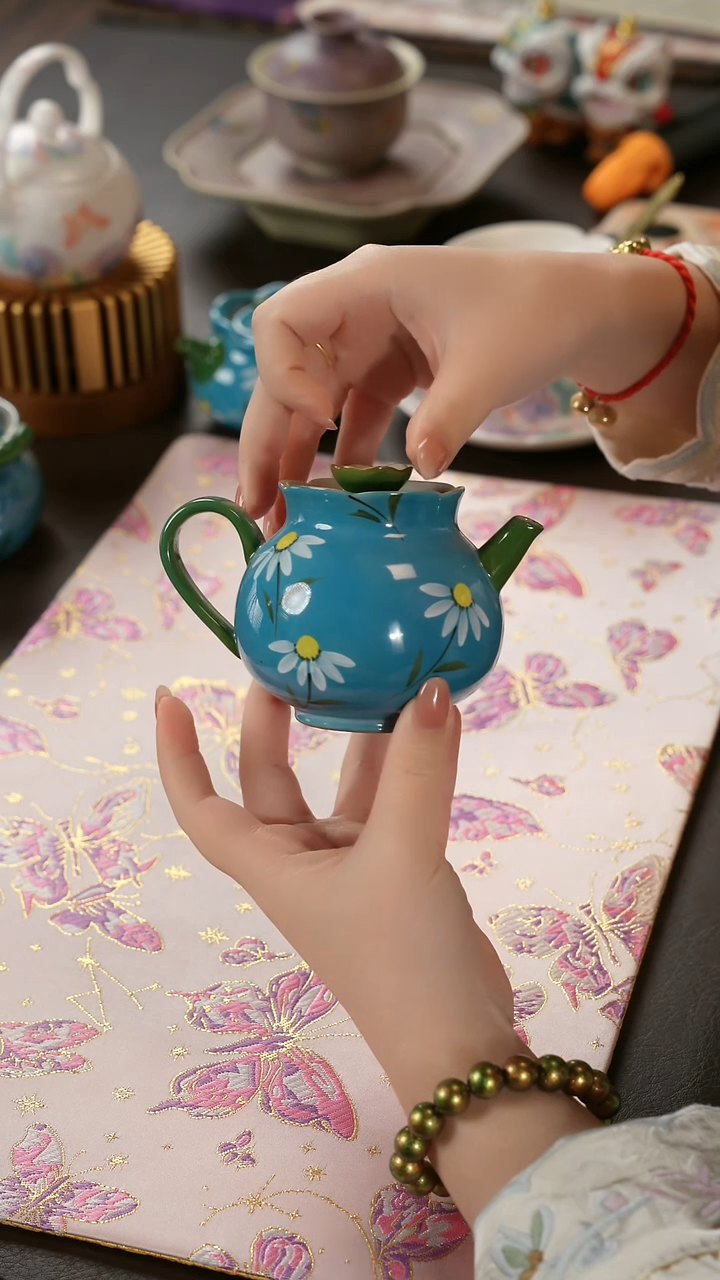 陶瓷茶具亮面釉小雏菊花苞壶