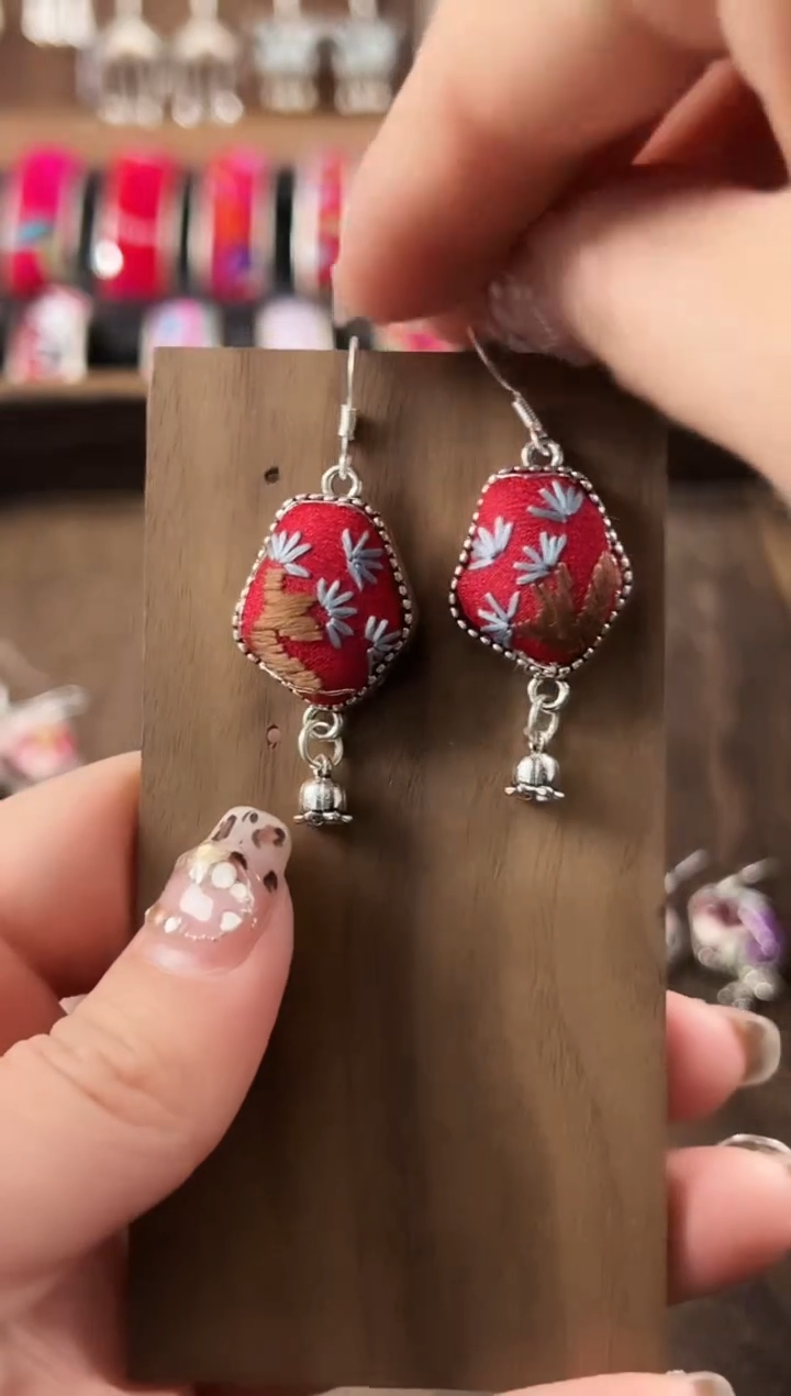 【闪购商品】织绣民族风老绣饰品198