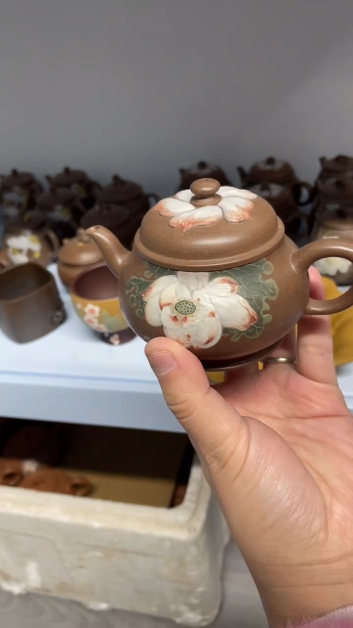 茶壶紫砂老段泥大荷花壶